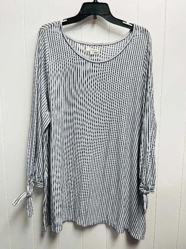 Top Long Sleeve By Max Studio In Blue & White, Size: 3x